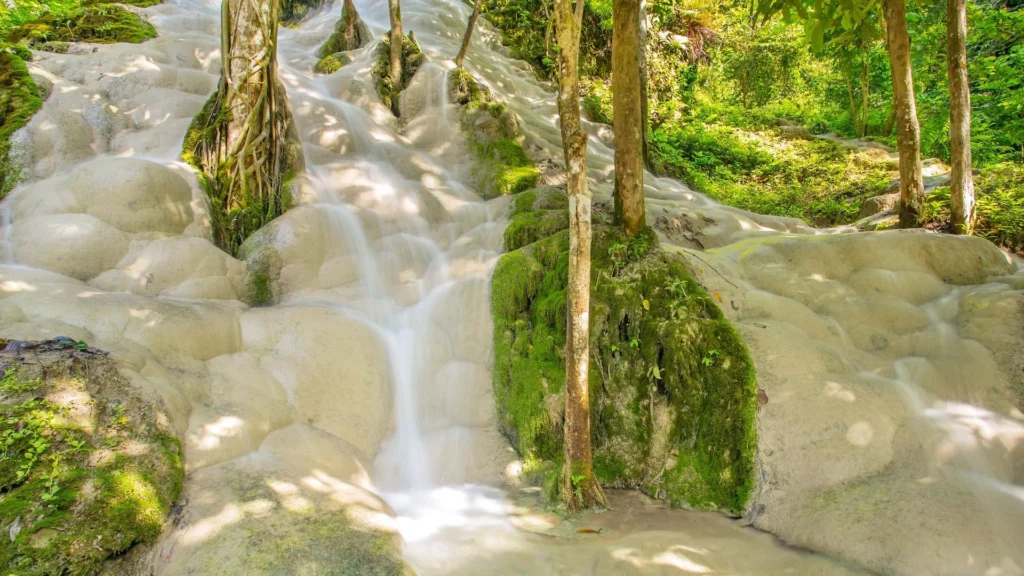 Cascade collante de Bua Thong